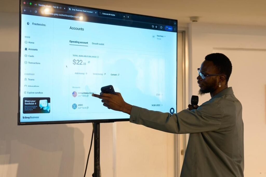 Grey amplía sus servicios bancarios globales con nuevas funciones de pago en USD